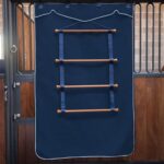 Stable curtain